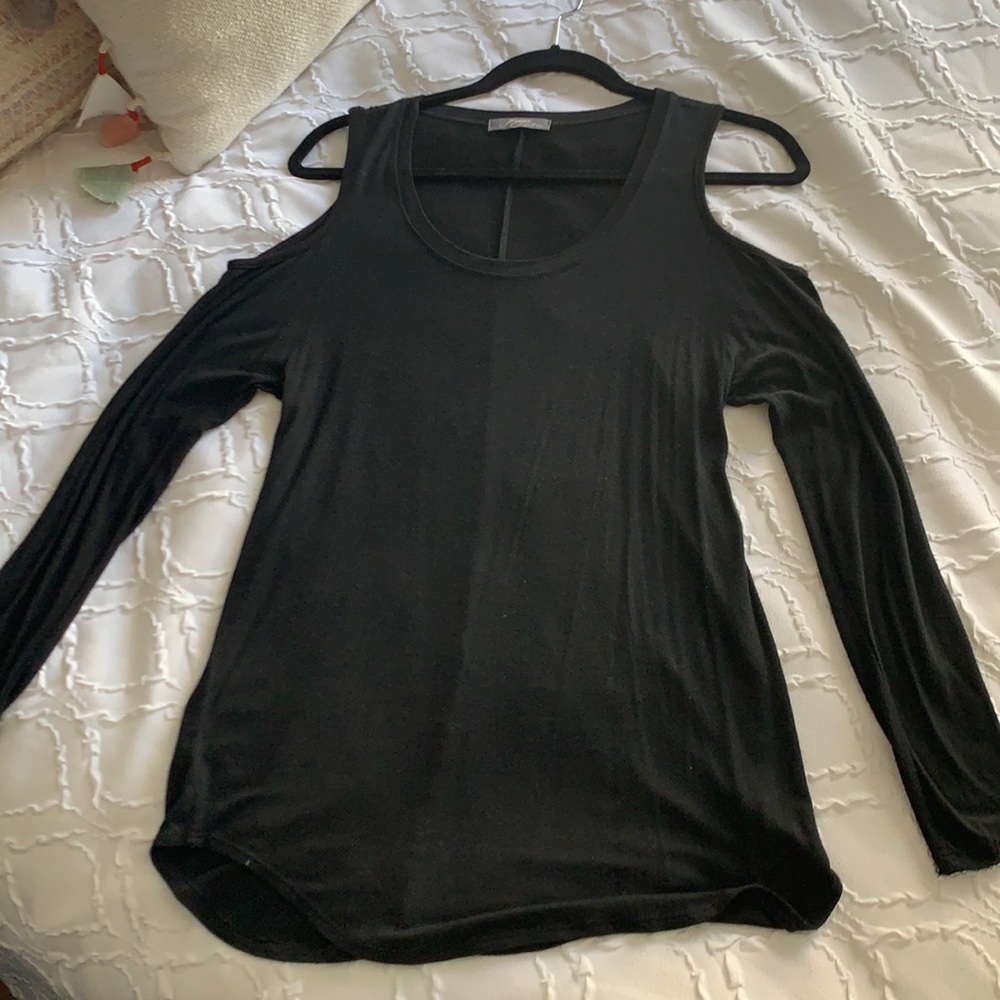 Frezii black cold-shoulder top size small